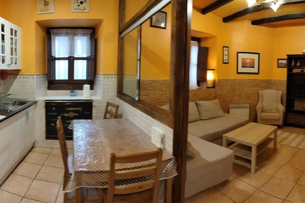 La Casina Roja - Santolaya De Cabranes Villa Arboleya ภายนอก รูปภาพ